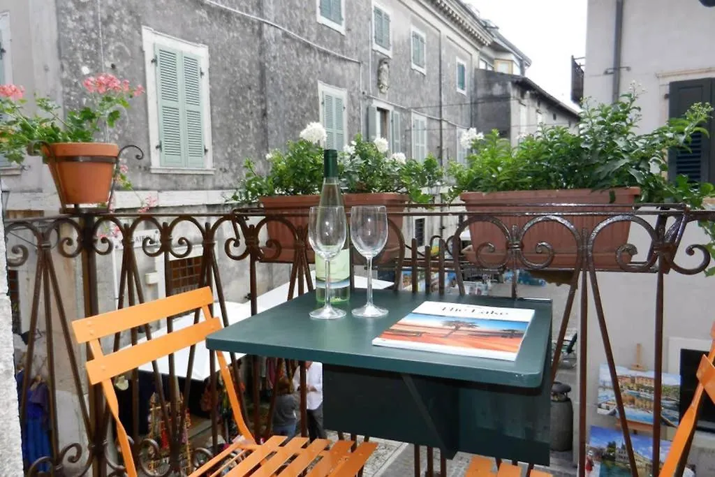Elegante Appartamento In Centro 토리델베나코 아파트